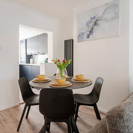 Modern 2 Bed House In Rainham, Kent - Central Location Rainham  Bagian luar foto