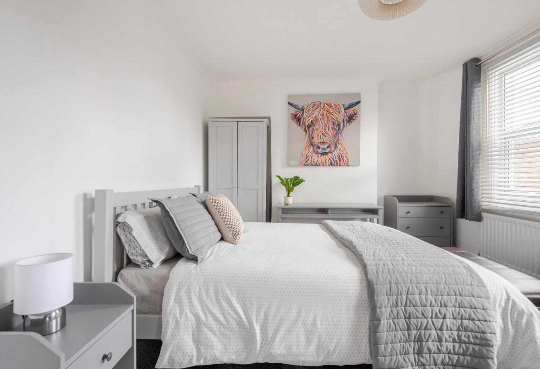 Modern 2 Bed House In Rainham, Kent - Central Location Rainham  Bagian luar foto