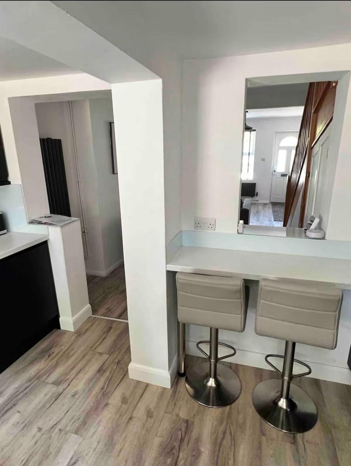Modern 2 Bed House In Rainham, Kent - Central Location Rainham  Bagian luar foto