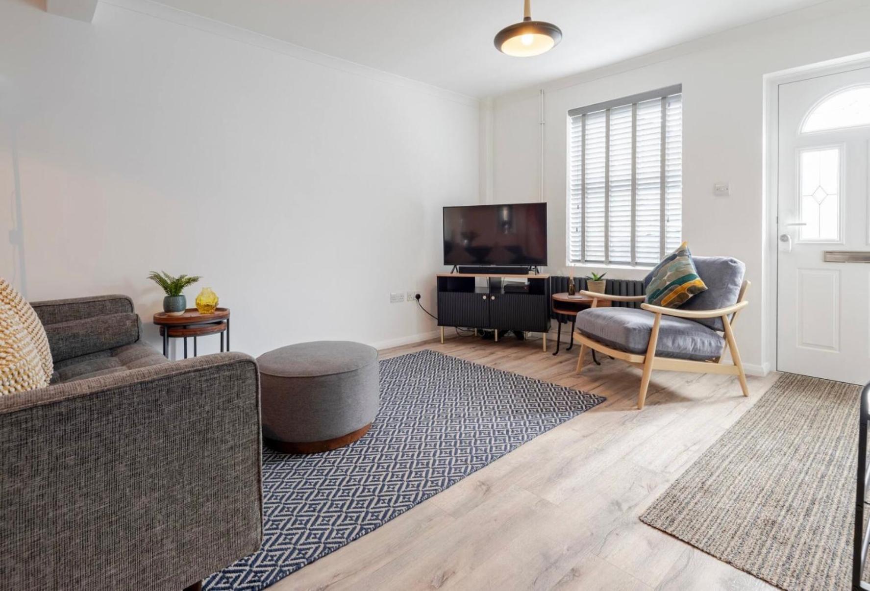 Modern 2 Bed House In Rainham, Kent - Central Location Rainham  Bagian luar foto