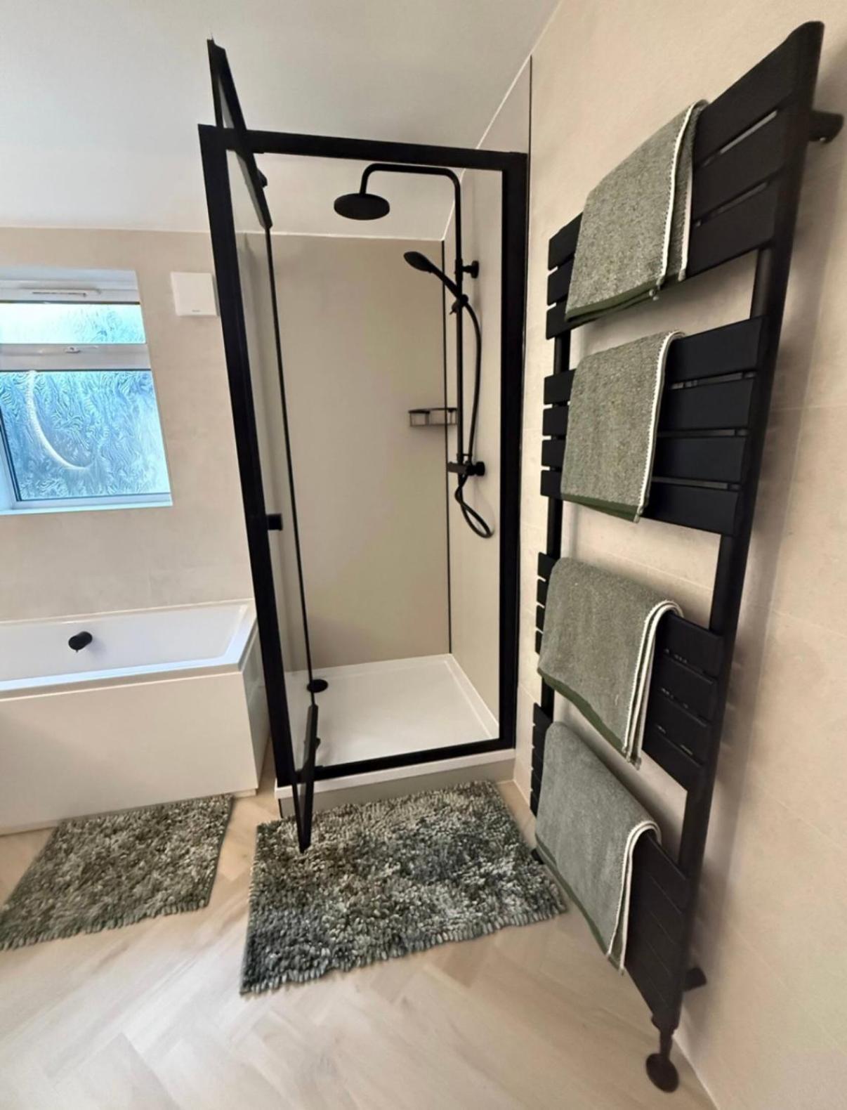 Modern 2 Bed House In Rainham, Kent - Central Location Rainham  Bagian luar foto