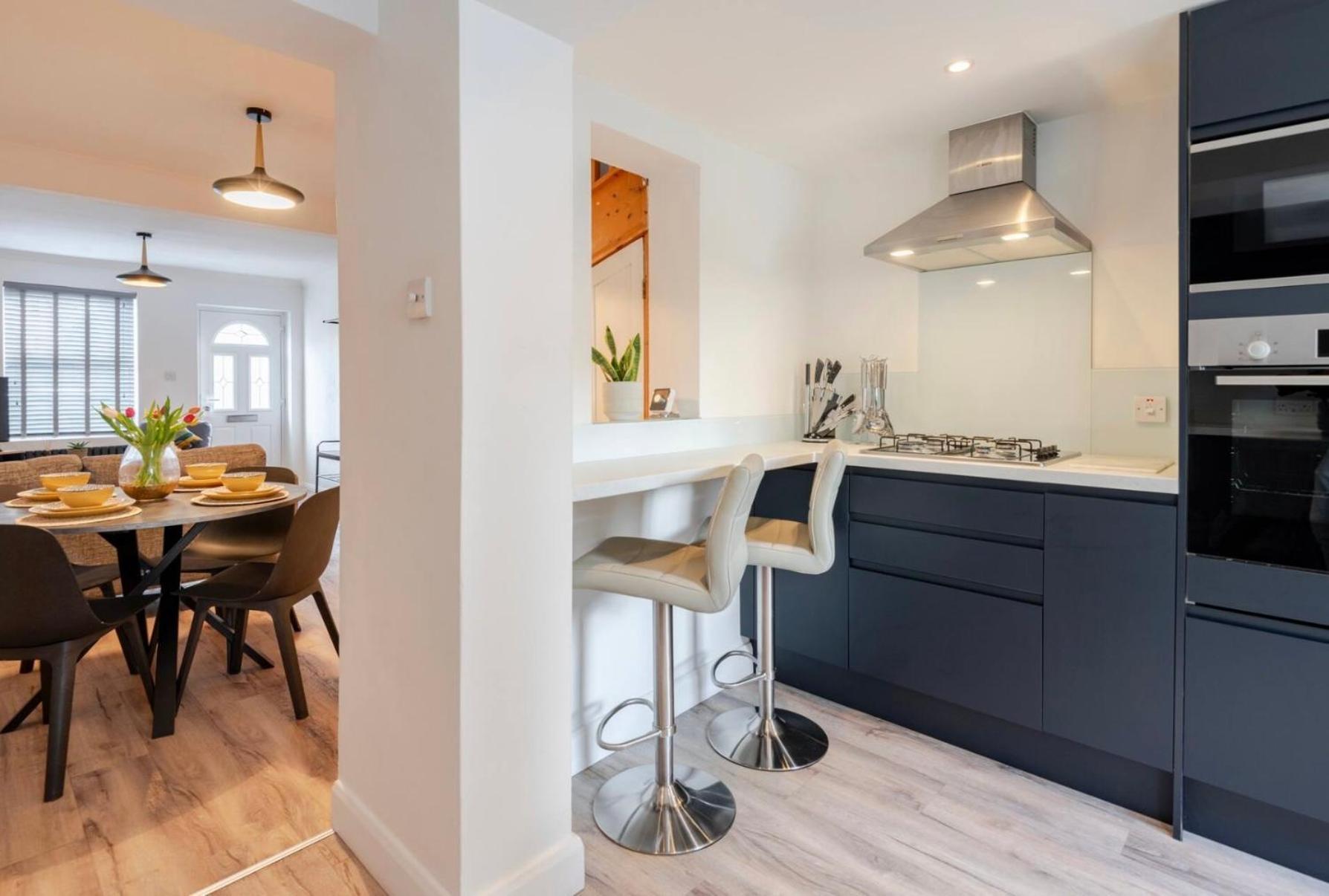 Modern 2 Bed House In Rainham, Kent - Central Location Rainham  Bagian luar foto