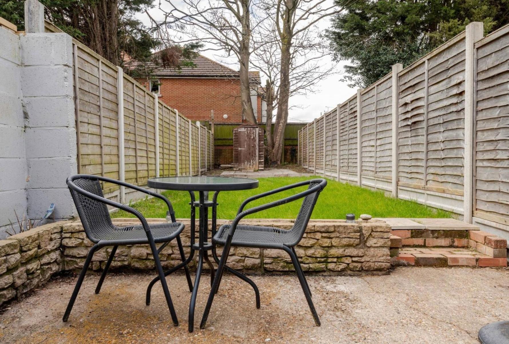 Modern 2 Bed House In Rainham, Kent - Central Location Rainham  Bagian luar foto